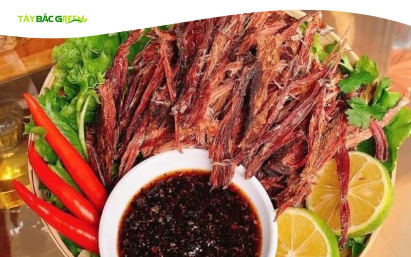 Bà bầu ăn quá nhiều thịt trâu gác bếp có thể gây đầy bụng, khó tiêu, ốm nghén nặng, dễ bị gout,..