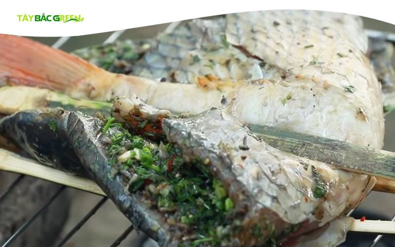 Cách làm cá nướng pa pỉnh tộp bằng bếp than
