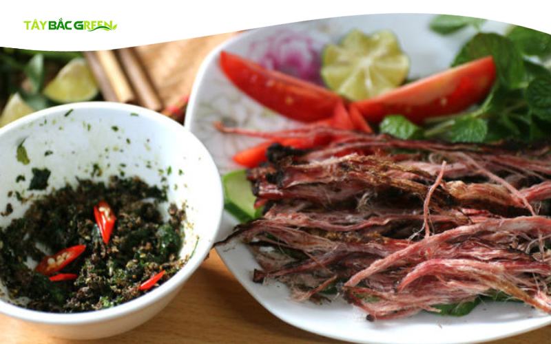 Chẩm chéo chấm thịt trâu gác bếp là ngon nhất