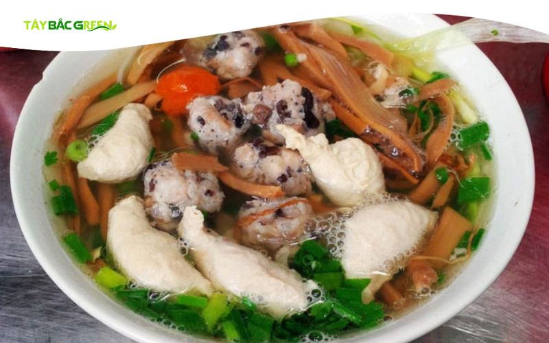 Hướng dẫn làm canh măng khô nấu mọc