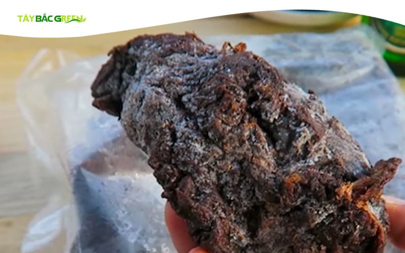 Tùy từng tình trạng thịt trâu gác bếp bị mốc để xác định được có ăn được hay không