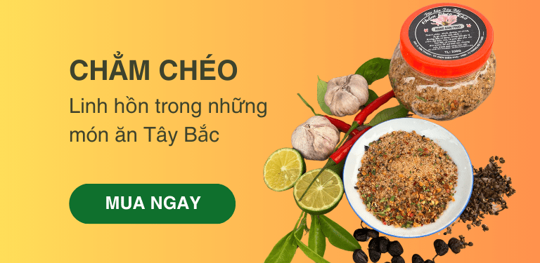 Banner quảng cáo chẩm chéo – gia vị chấm đặc trưng của Tây Bắc. Hình ảnh lọ chẩm chéo, đĩa gia vị pha sẵn cùng tỏi, ớt, chanh và hạt mắc khén.
