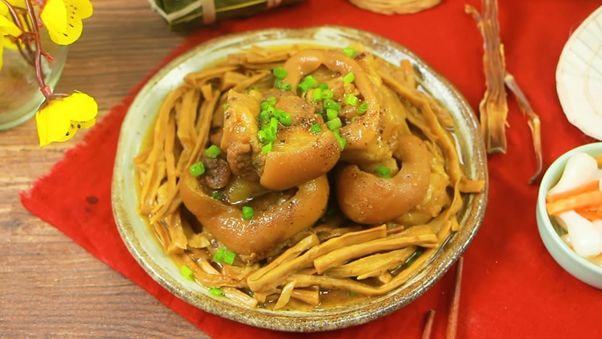 Canh măng chân giò