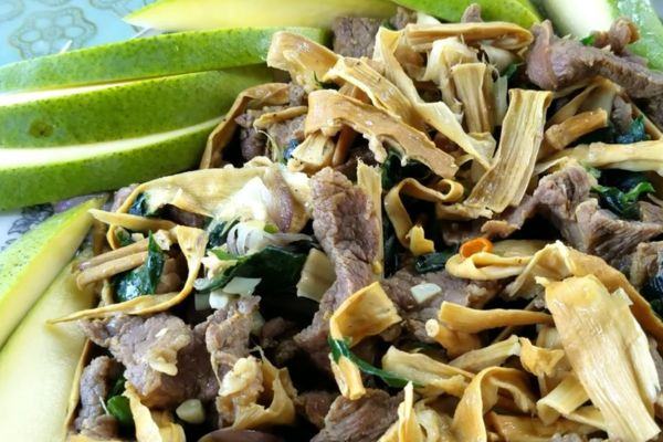 Thịt bò xào măng khô