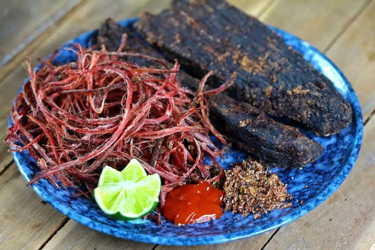 Thịt trâu gác bếp - món ăn đặc sản nổi tiếng vùng núi Tây Bắc.