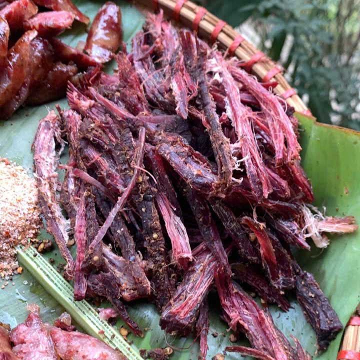 Thịt trâu gác bếp (thịt trâu sấy)